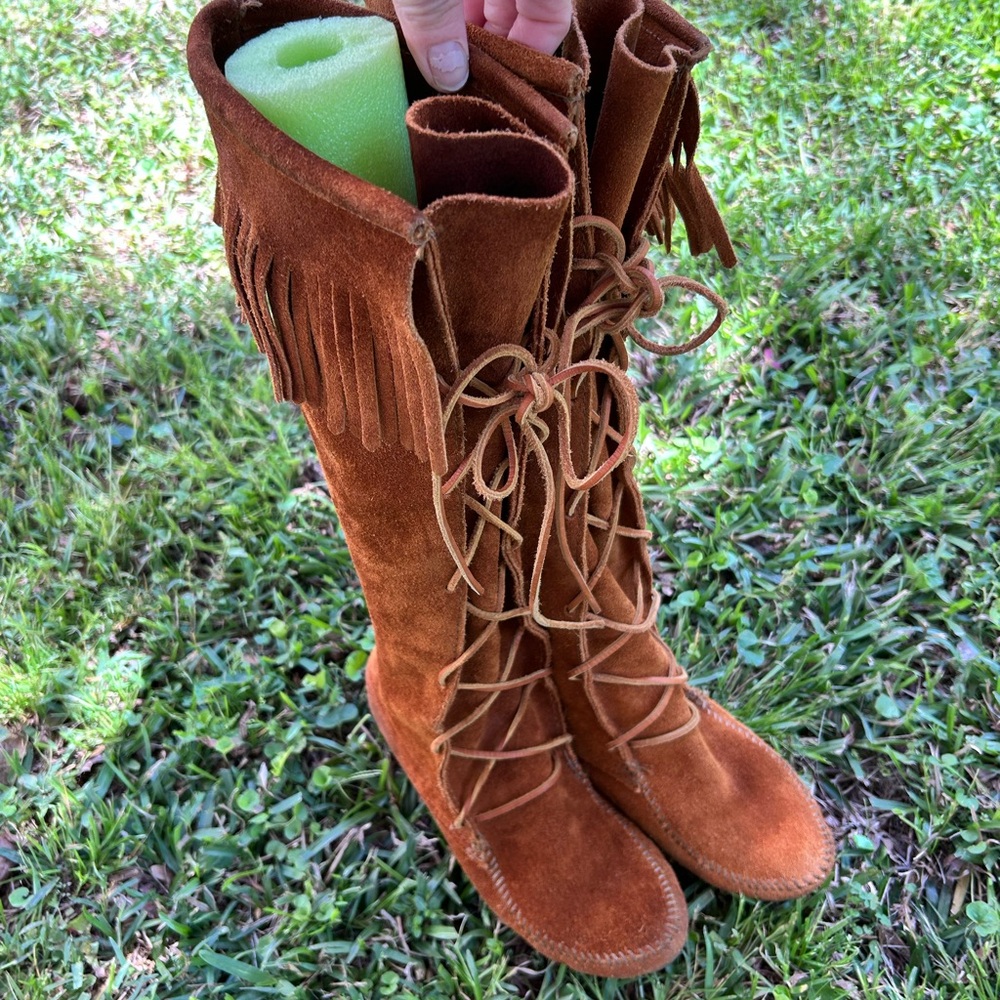 Minnetonka Women's Fringe Suede Boots - Brown